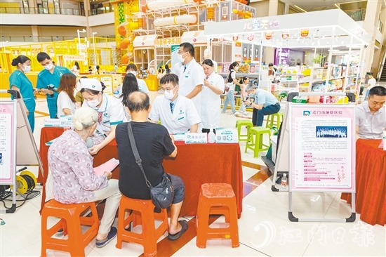 活動(dòng)為群眾提供義診及康復(fù)知識(shí)咨詢(xún)服務(wù)。