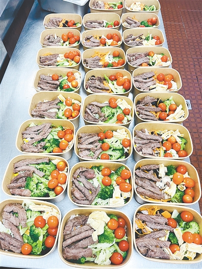 減脂餐葷素搭配，色香味俱全。