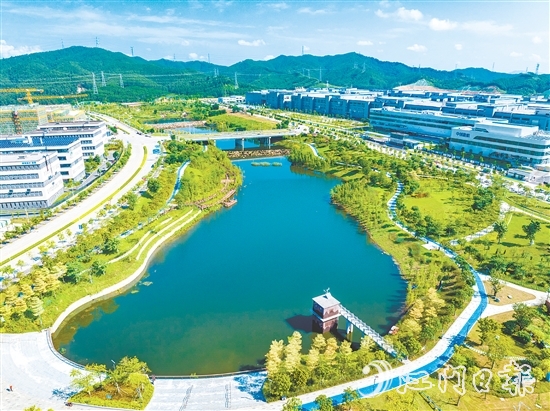 司前鎮(zhèn)全力推進(jìn)新會智造產(chǎn)業(yè)園鳳山湖園區(qū)建設(shè)，依托中創(chuàng)新航等鏈主企業(yè)的帶動效應(yīng)，推動五金不銹鋼與新能源等產(chǎn)業(yè)鏈跨鏈融合發(fā)展。