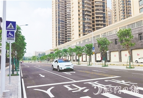 3條城市支路的建成投用，不僅提升了城市的形象和品質(zhì)，更優(yōu)化了城市的交通網(wǎng)絡(luò)，解決了群眾的出行難題。圖為新建的僑安路。