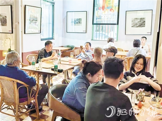 臺山民宿既保留了歷史肌理，又賦予了建筑現(xiàn)代功能。