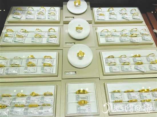 金價強勢走高。