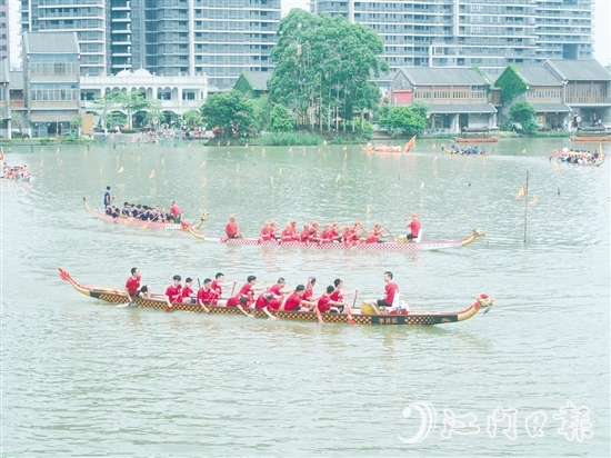 5月31日，21支龍舟隊伍齊聚古勞水鄉(xiāng)，展現(xiàn)龍舟運動的魅力。張澤彬