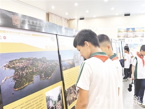 本次展覽系統(tǒng)展示中國擁有的包括“開平碉樓與村落”在內的59項世界文化遺產(chǎn)、自然遺產(chǎn)及文化與自然雙重遺產(chǎn)。