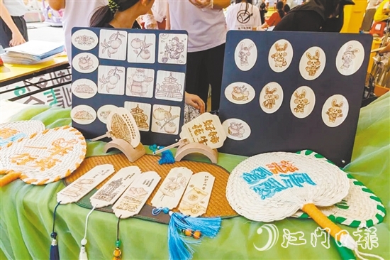 新會(huì)葵藝文創(chuàng)產(chǎn)品讓傳統(tǒng)文化煥發(fā)活力。