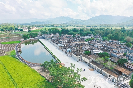 四九鎮(zhèn)東方村以產(chǎn)業(yè)融合發(fā)展新范式、文旅融合新地標(biāo)、生態(tài)宜居新標(biāo)桿的三重蝶變，繪就產(chǎn)業(yè)興、生態(tài)美、百姓富的鄉(xiāng)村振興新圖景。