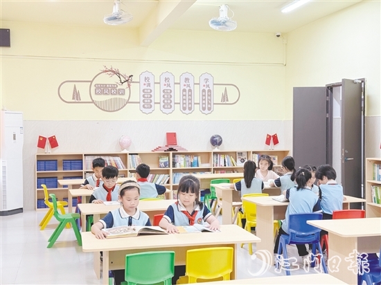 臺(tái)山市堅(jiān)持以“書香臺(tái)山”建設(shè)為統(tǒng)領(lǐng)，推動(dòng)全民閱讀蔚然成風(fēng)。