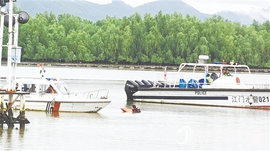 演練中，恩平就近組織力量開展救援行動。