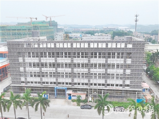 鶴城鎮(zhèn)大力推動“工改工”，成功引進弘耀德環(huán)保設(shè)備項目。