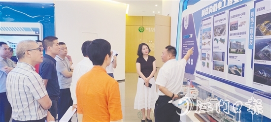 5月，新會區(qū)政協(xié)教科衛(wèi)體和文化文史委員會圍繞“加快向海拓展新空間，打造高質(zhì)量發(fā)展‘藍色經(jīng)濟引擎’”主題，組織委員到中交四航局江門航通船業(yè)有限公司調(diào)研。