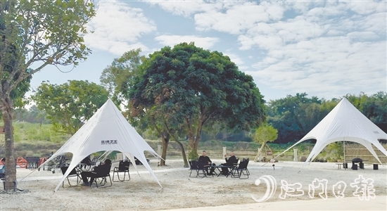 臺山的山海正以最溫柔的姿態(tài)敞開懷抱，這個夏天，不必遠(yuǎn)赴千里，只需驅(qū)車短距離便能在這里踏入一片融合自然秘境與人文韻味的露營天堂。