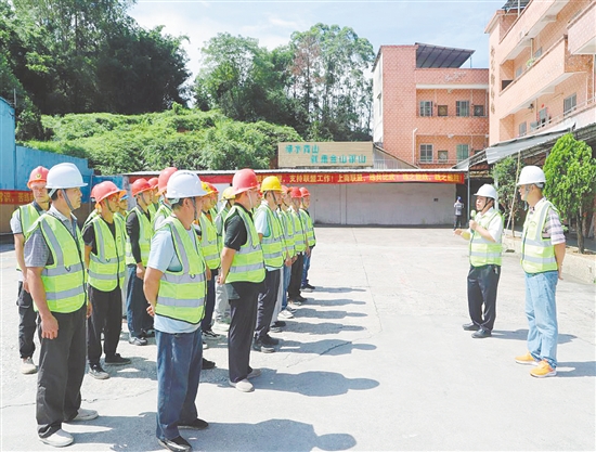 鶴山市雅瑤上南安全聯(lián)盟舉辦應急技能大比武活動。