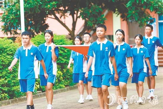 怡霖學(xué)校致力于培養(yǎng)學(xué)生擁有健全人格、社會責(zé)任感與家國情懷。