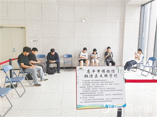 恩平市博物館為市民和游客打造一處“清涼港灣”。
