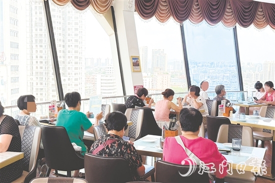 新僑都旋轉(zhuǎn)西餐廳得到江門人的認可。