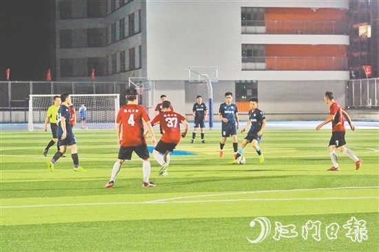 參賽球員斗志昂揚、全力拼搏。