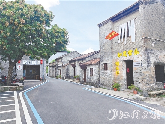 過去閑置的古樸青磚屋掛上了商鋪招牌，以新面貌迎接來客。