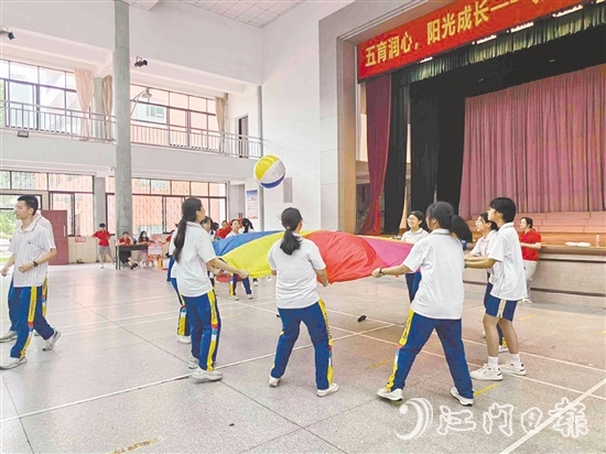 ▲新會(huì)區(qū)進(jìn)一步完善青少年心理教育體系建設(shè)。