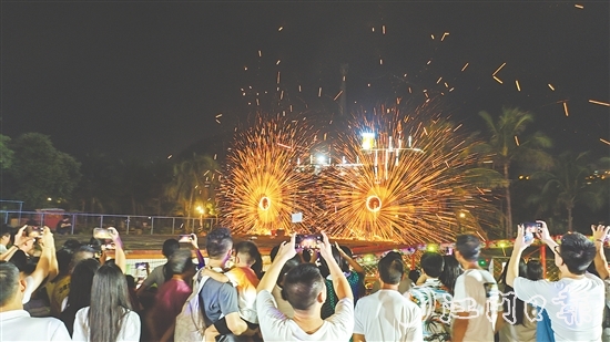 下川島夏季嘉年華以“美食+娛樂+文化”為核心，每周三、五、六、日推出不同主題的活動(dòng)。