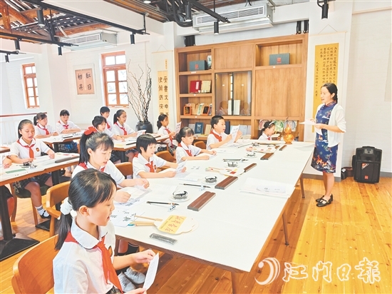“無負(fù)今日?少年讀書班”在梁啟超故居新華悅讀空間舉行。