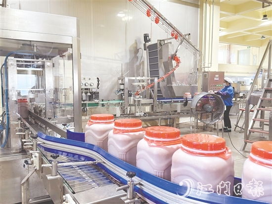 粵師傅公司將現代科技融入傳統工藝，不僅能保持產品的獨特風味，更能實現生產的標準化、規(guī)模化。