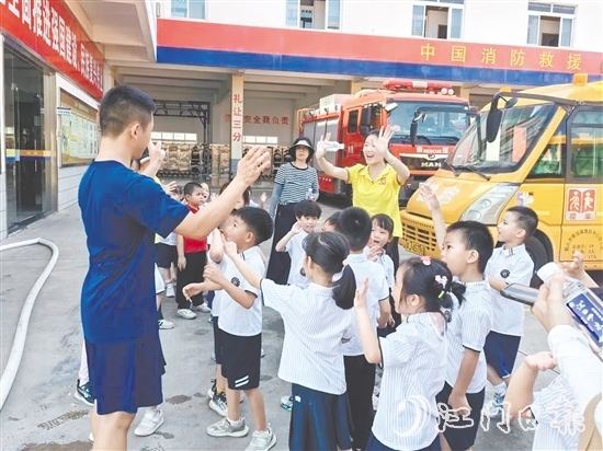 鶴山市沙坪消防救援站變身“安全學堂”。
