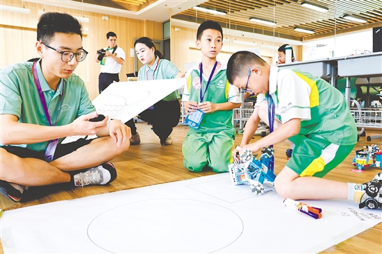 沙坪街道第三小學(xué)組織學(xué)生參加校內(nèi)外各類科創(chuàng)活動(dòng)。