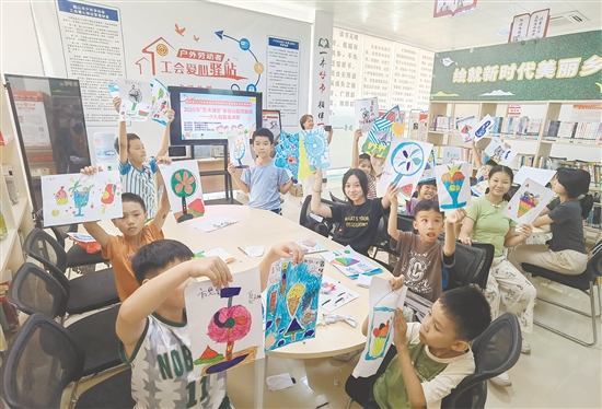 暑假公益培訓班為孩子們提供一個免費、優(yōu)質的藝術啟蒙與實踐平臺。