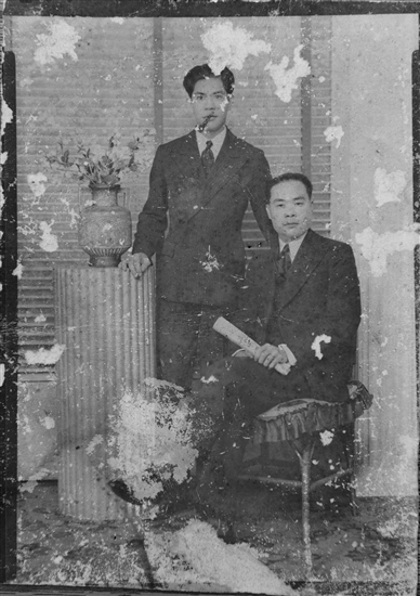 陳炳沛（左）與大哥陳炳璋合影。陳慶偉供圖