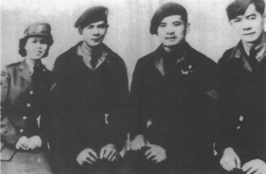 加拿大新會(huì)籍華僑高氏兄妹4人參軍并被錄用。