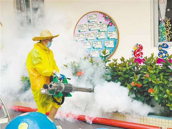 恩平市教育系統(tǒng)組織開展校園消殺行動。