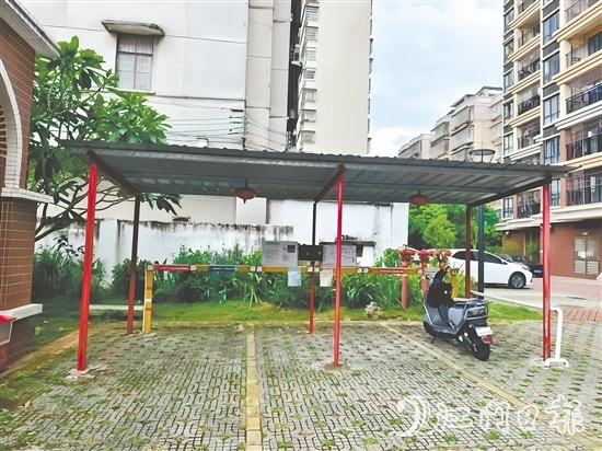 有了集中充電點，群眾停車更規(guī)范了。