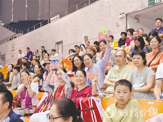 比賽吸引了全國各地的球迷前來。