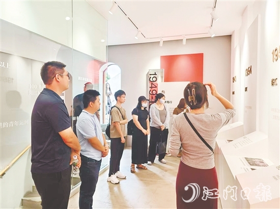 大槐鎮(zhèn)組織青年干部到謝永寬故居參觀學(xué)習(xí)。