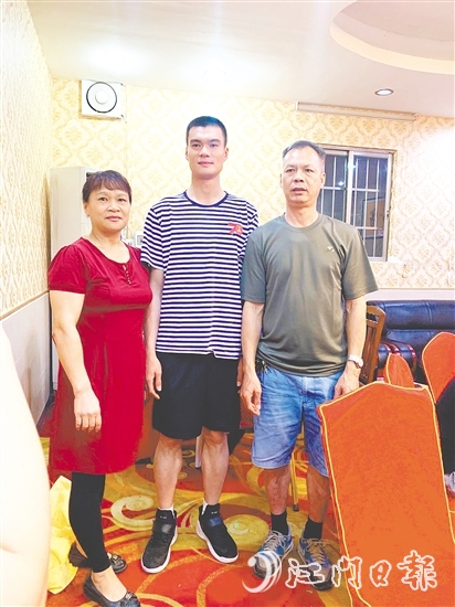 父母是周振君最堅強的后盾，支持他在部隊好好干，爭取再立新功。