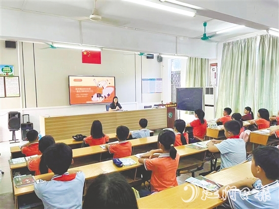 法官化身“法治副校長”，為師生們送上生動的“法治第一課”。