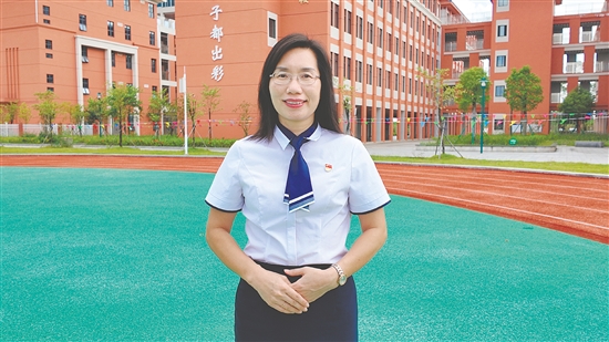 恩平市實(shí)驗(yàn)小學(xué)校長(zhǎng)梁惠勻 恩平市實(shí)驗(yàn)小學(xué)校長(zhǎng)梁惠勻