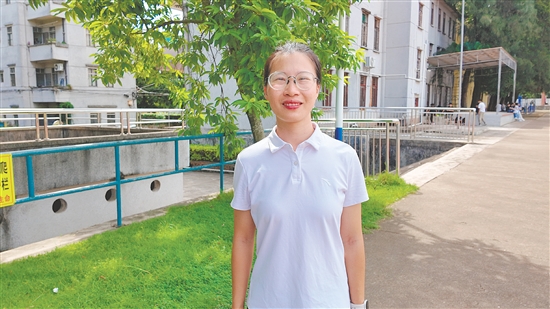 恩平市郁文中學(xué)體育教師譚彩燕 恩平市郁文中學(xué)體育教師譚彩燕