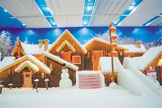 古勞水鄉(xiāng)冰雪大世界的雪鄉(xiāng)小屋溫馨可愛。