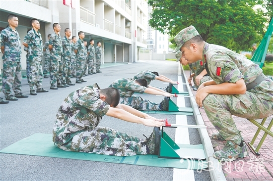 預(yù)定新兵接受役前教育。