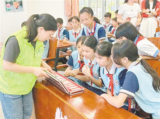 活動(dòng)為學(xué)生帶來(lái)禁毒知識(shí)，筑牢校園安全防線。