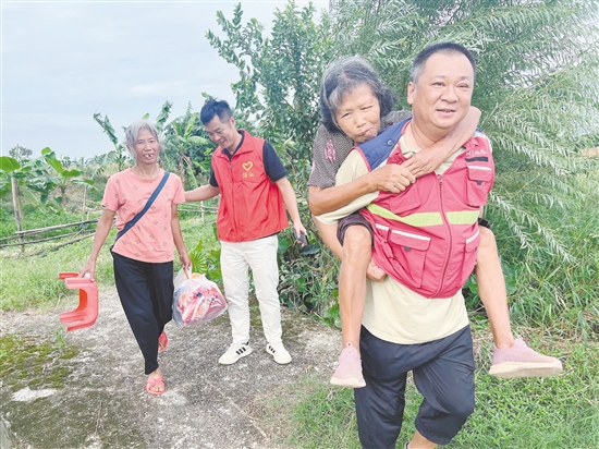 在各級黨組織和黨員努力下，納入轉移范圍的群眾全部轉移到位。