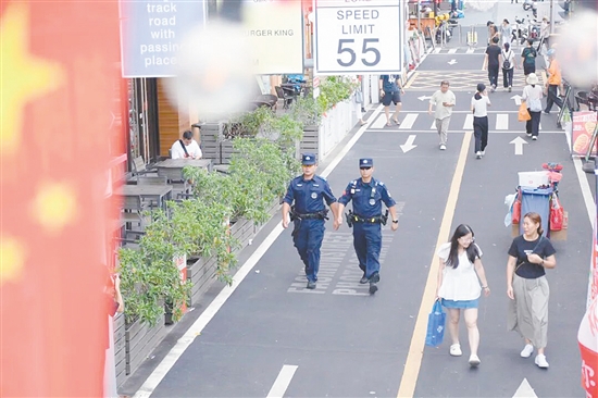 我市公安機關統(tǒng)籌抓好“兩節(jié)”安保和基孔肯雅熱疫情防控工作。