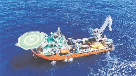 江企建造的“海洋地質(zhì)二號”科考船在南海北部進行“源火”采集。