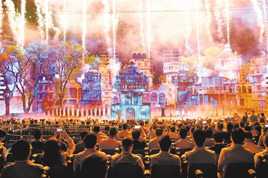 10月16日晚上，赤坎華僑古鎮(zhèn)火秀劇場上演精彩演出。郭永樂