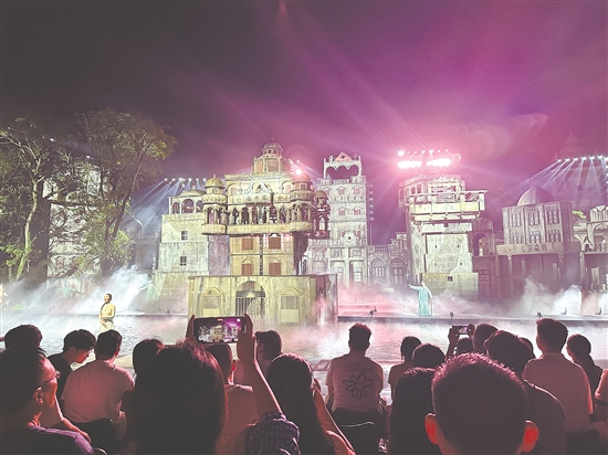 《火秀》以碉樓故事為內(nèi)核，展示世界文化遺產(chǎn)的魅力。