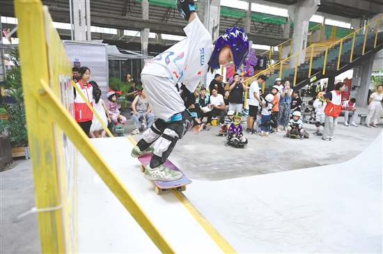 2025世界滑板日?江門站暨新會區(qū)滑板公開賽在新會區(qū)“NoNoPark無界社區(qū)”成功舉行。