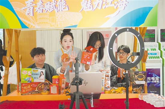 江海區(qū)首屆“我與江?！敝辈ル娚檀筚悰Q賽現(xiàn)場。