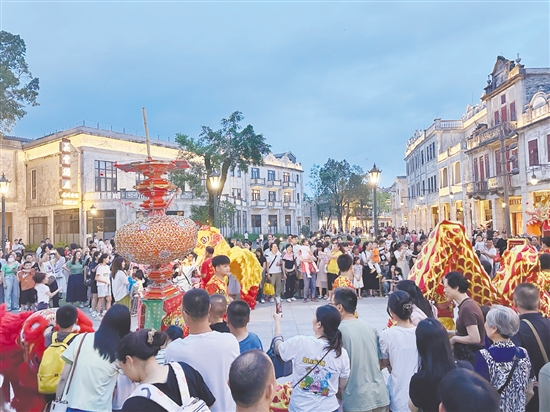 赤坎華僑古鎮(zhèn)游客如織。陳敏銳