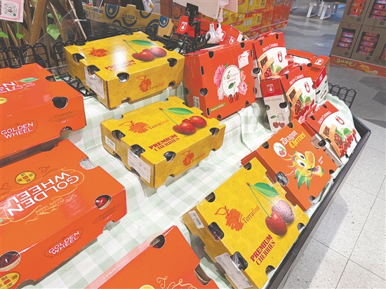 車?yán)遄颖粩[在顯眼位置吸引顧客。